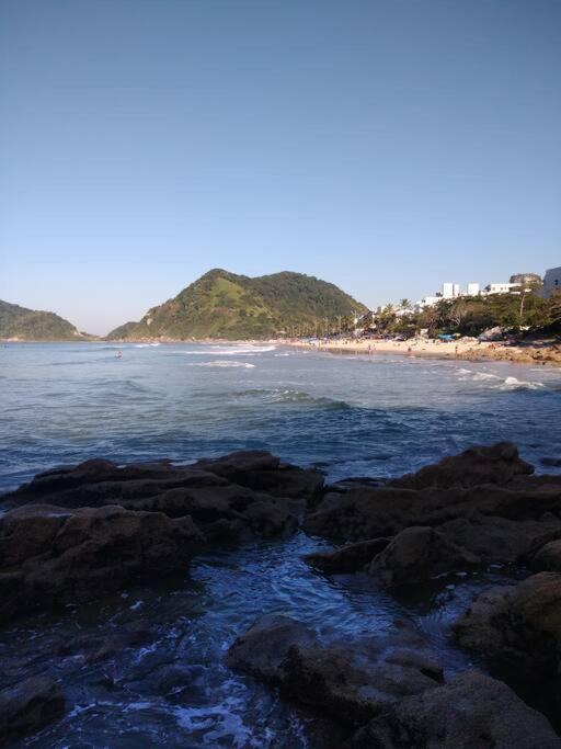 Apto Praia Do Tombo Гуаружа Екстериор снимка