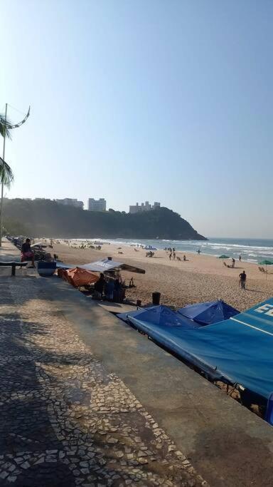 Apto Praia Do Tombo Гуаружа Екстериор снимка